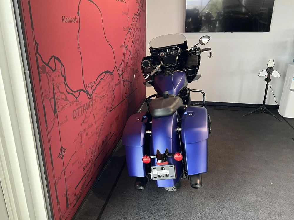 Indian Motorcycle Challenger Dark Horse 2024 alt