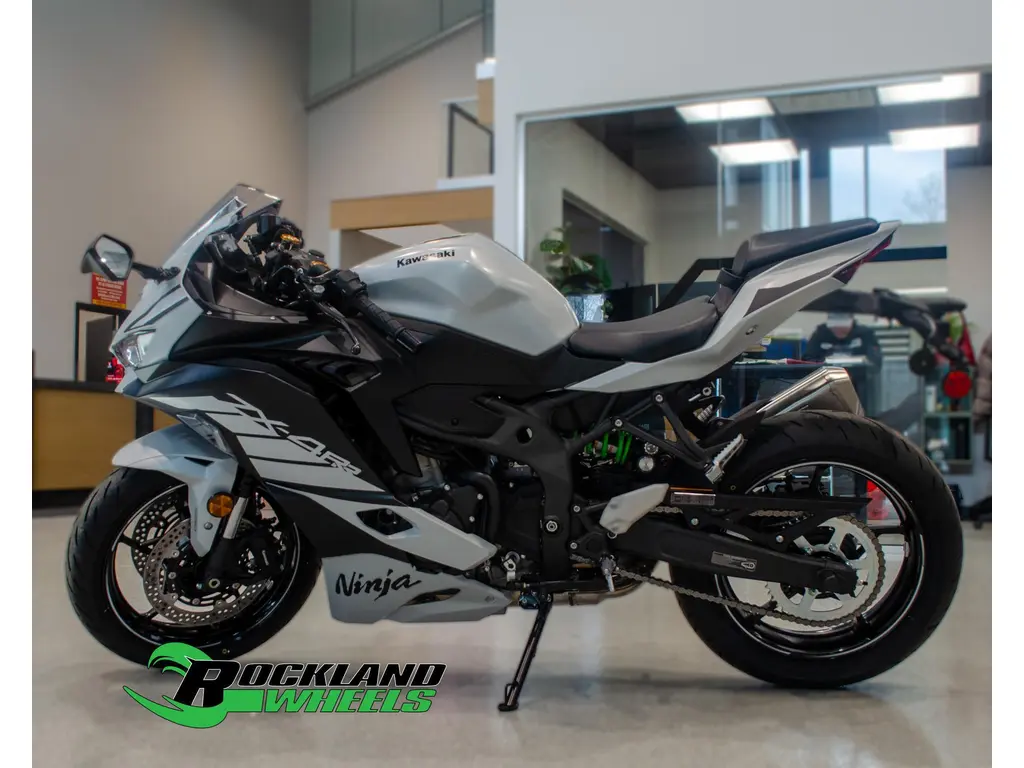 ranan　12月③ New 2025 Kawasaki NINJA ZX-4RR in Rockland - Rockland Wheels