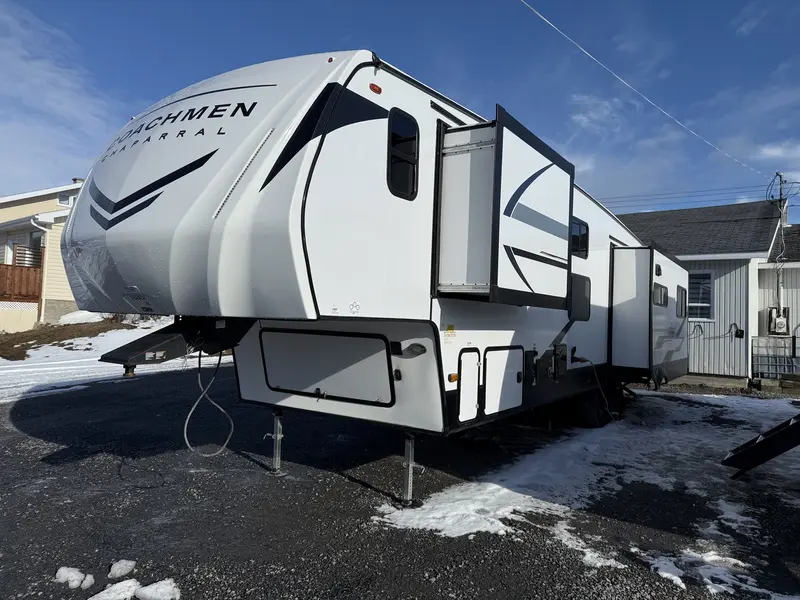 2025 Chaparral 30BHS