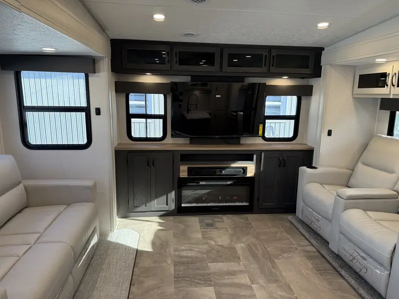 2025 Chaparral 30BHS