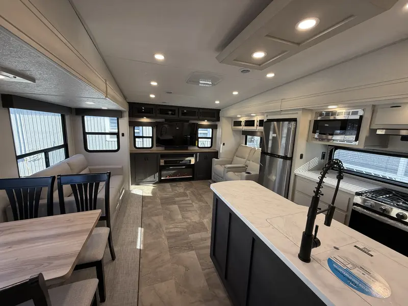 2025 Chaparral 30BHS