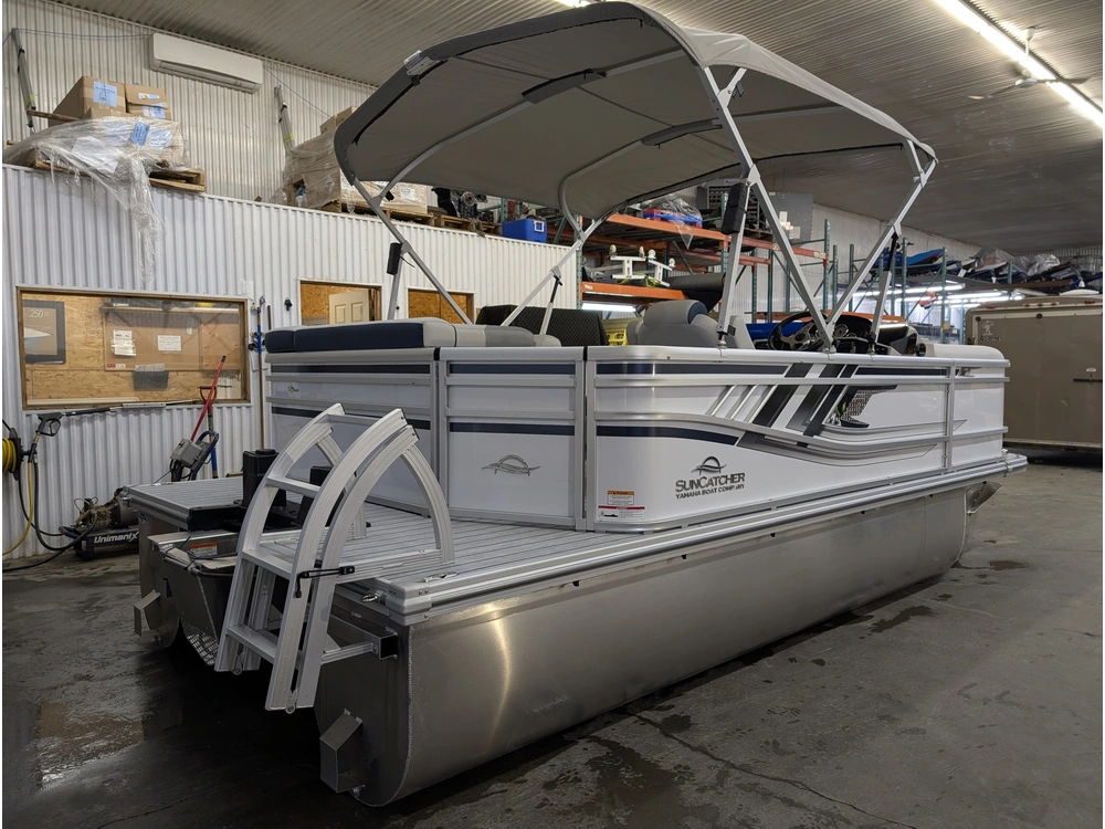 A - G3 Boats Suncatcher Select 18c 2025 alt