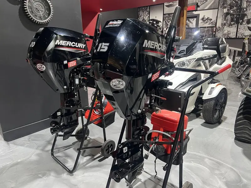 2024 Mercury 15 HP Pied court (15 Pouces)
