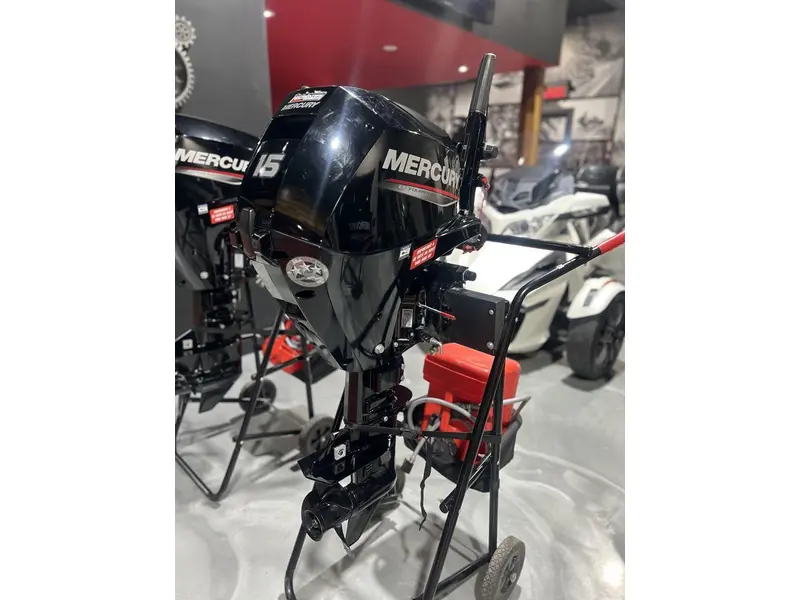 2024 Mercury 15 HP Pied court (15 Pouces)