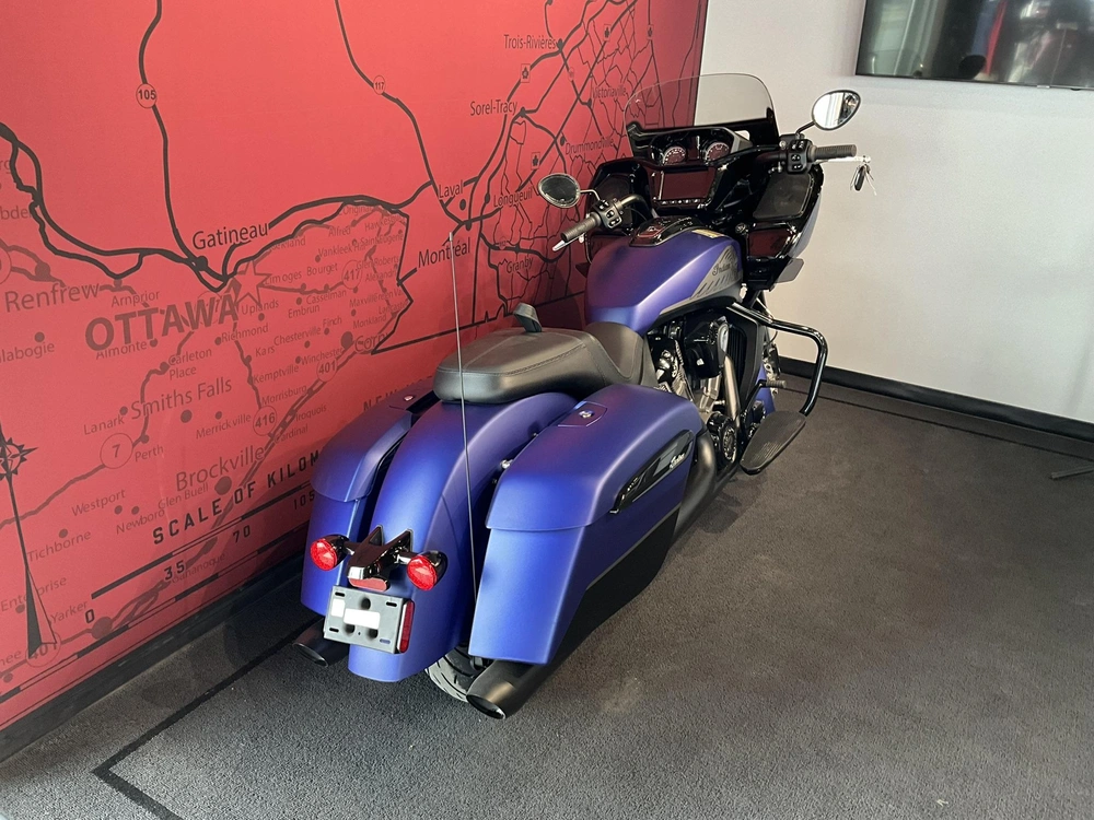 Indian Motorcycle Challenger Dark Horse 2024 alt