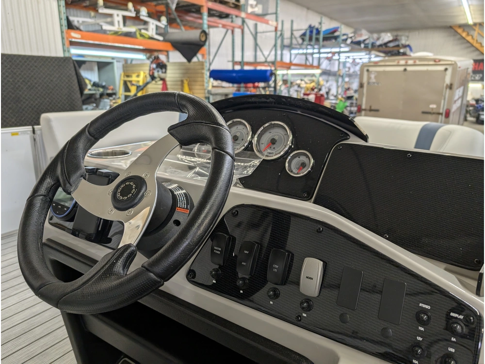 A - G3 Boats Suncatcher Select 18c 2025 alt