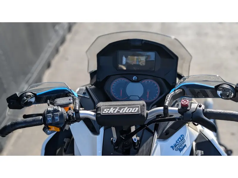 2017 Ski-Doo RENEGADE ADRENALINE 850 ETEC