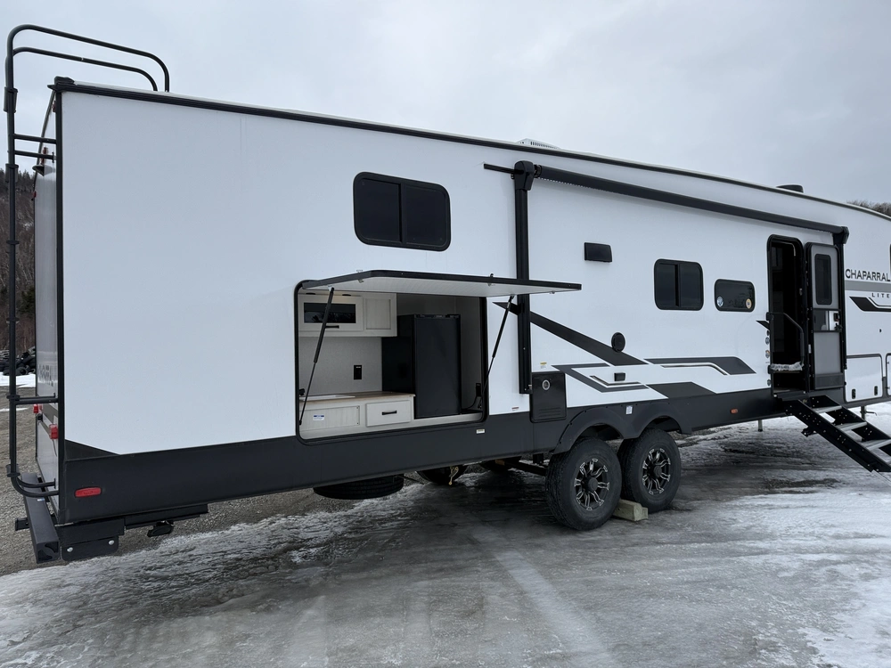 Chaparral 368tbh 2025 alt