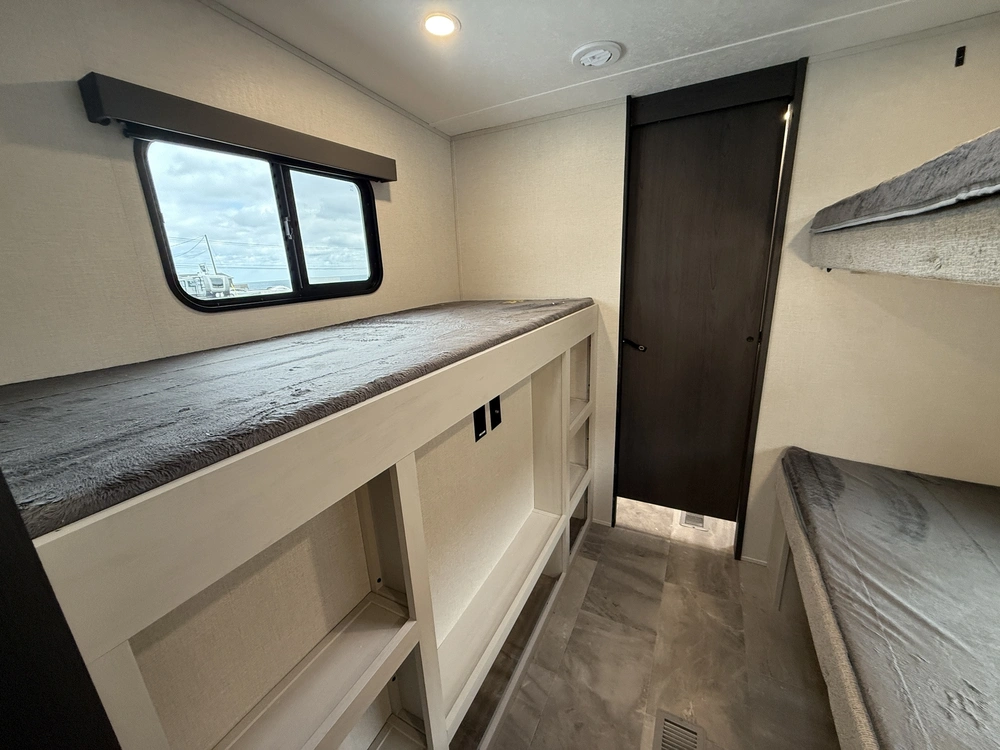 Chaparral 368tbh 2025 alt