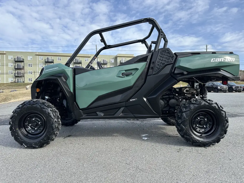 2025 Can-Am Commander DPS 700 
