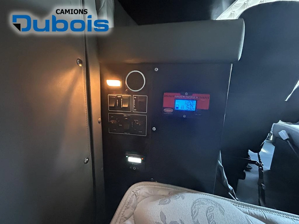 2020 Kenworth T800 alt