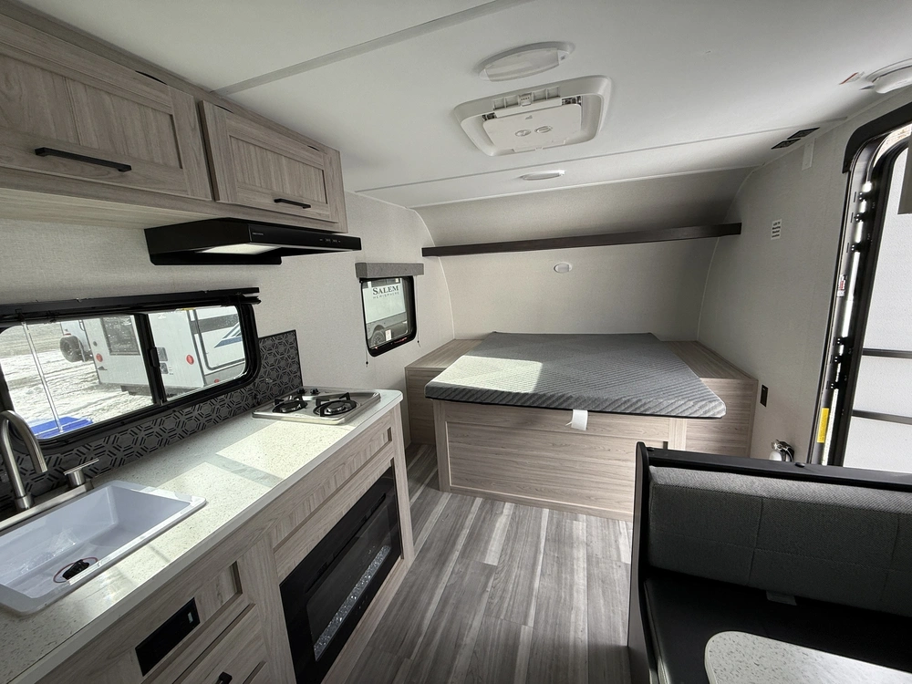 2025 Avenir 17rb Cruiser alt