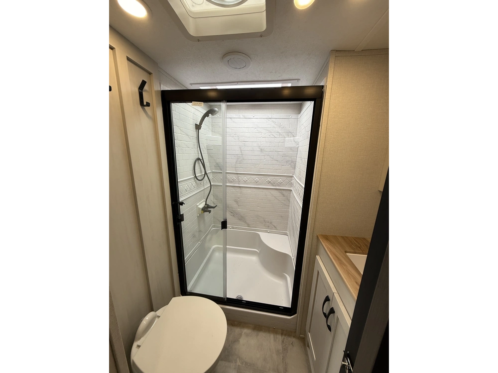 Chaparral 368tbh 2025 alt