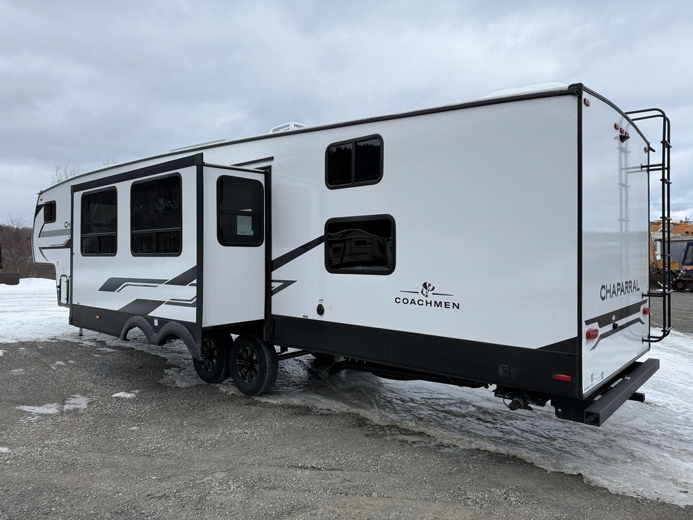 Chaparral 368tbh 2025 alt