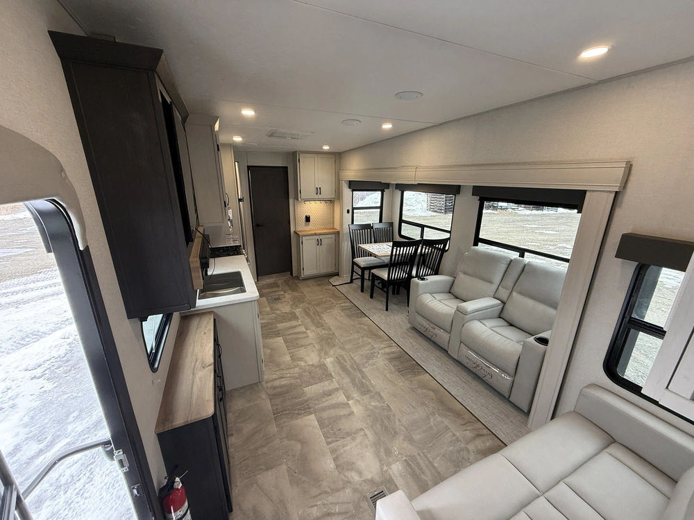 Chaparral 368tbh 2025 alt