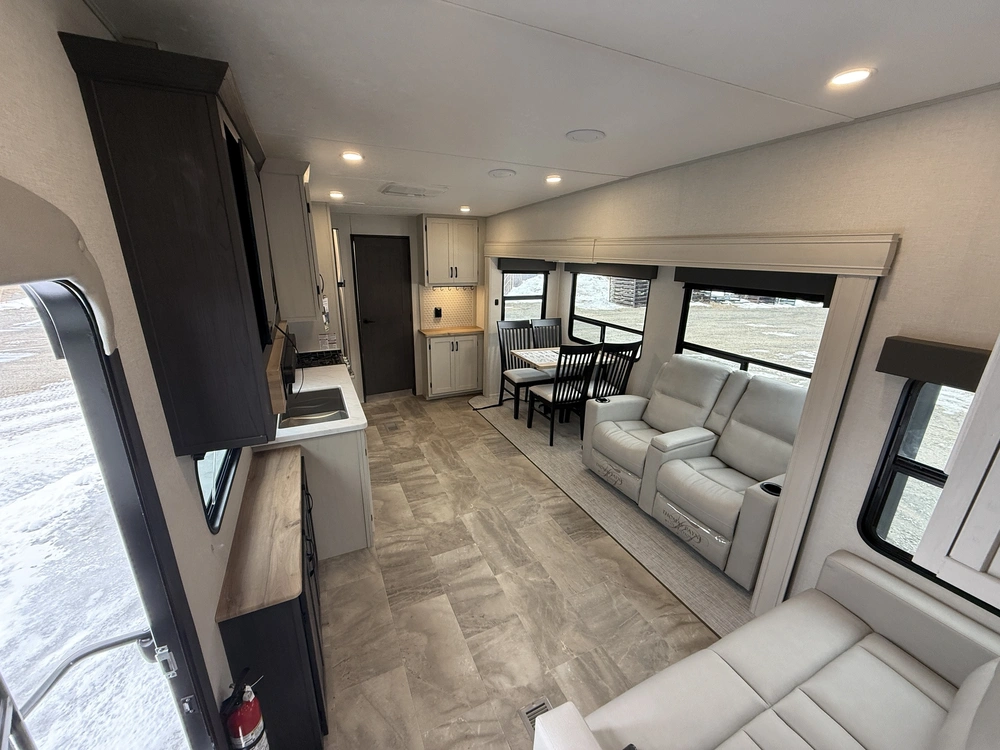 Chaparral 368tbh 2025 alt