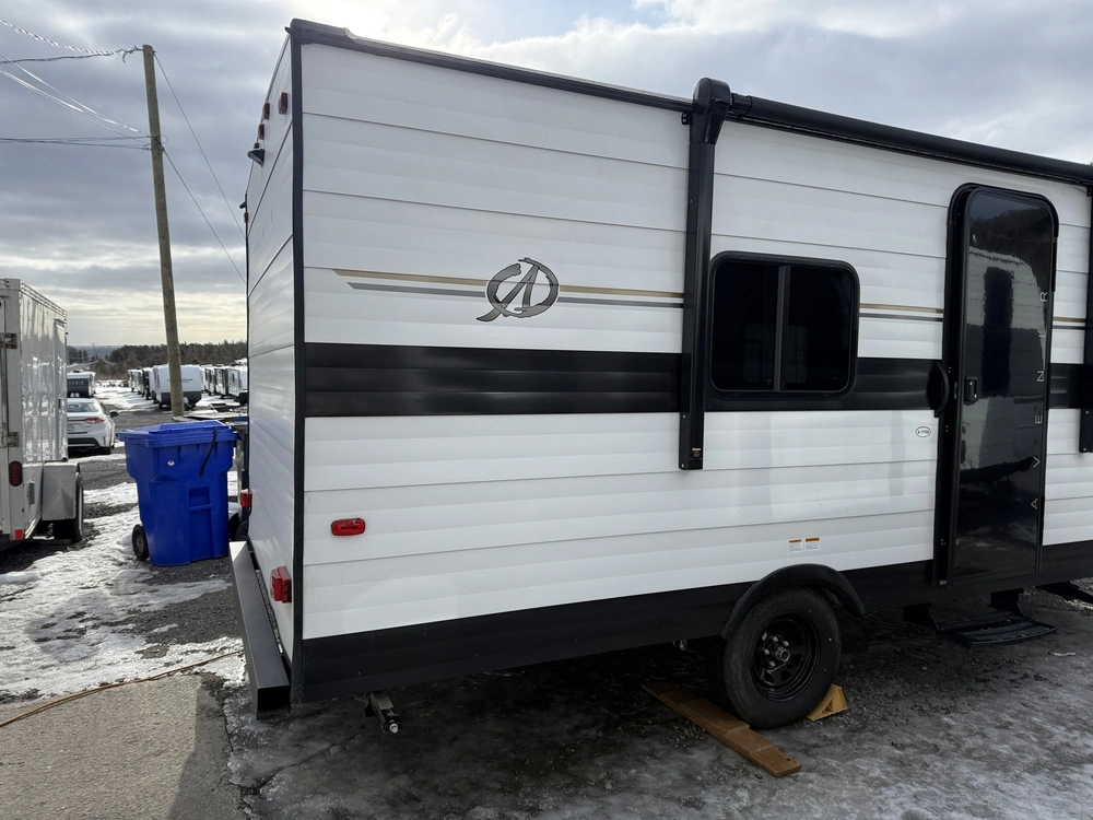 2025 Avenir 17rb Cruiser alt