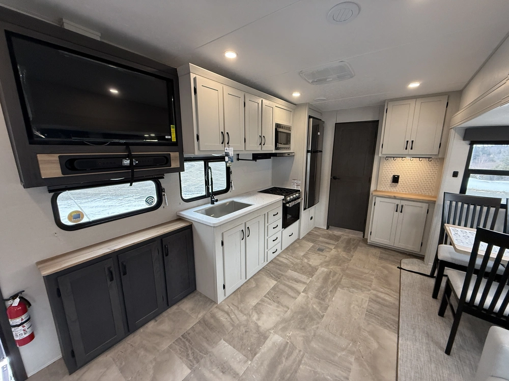 Chaparral 368tbh 2025 alt