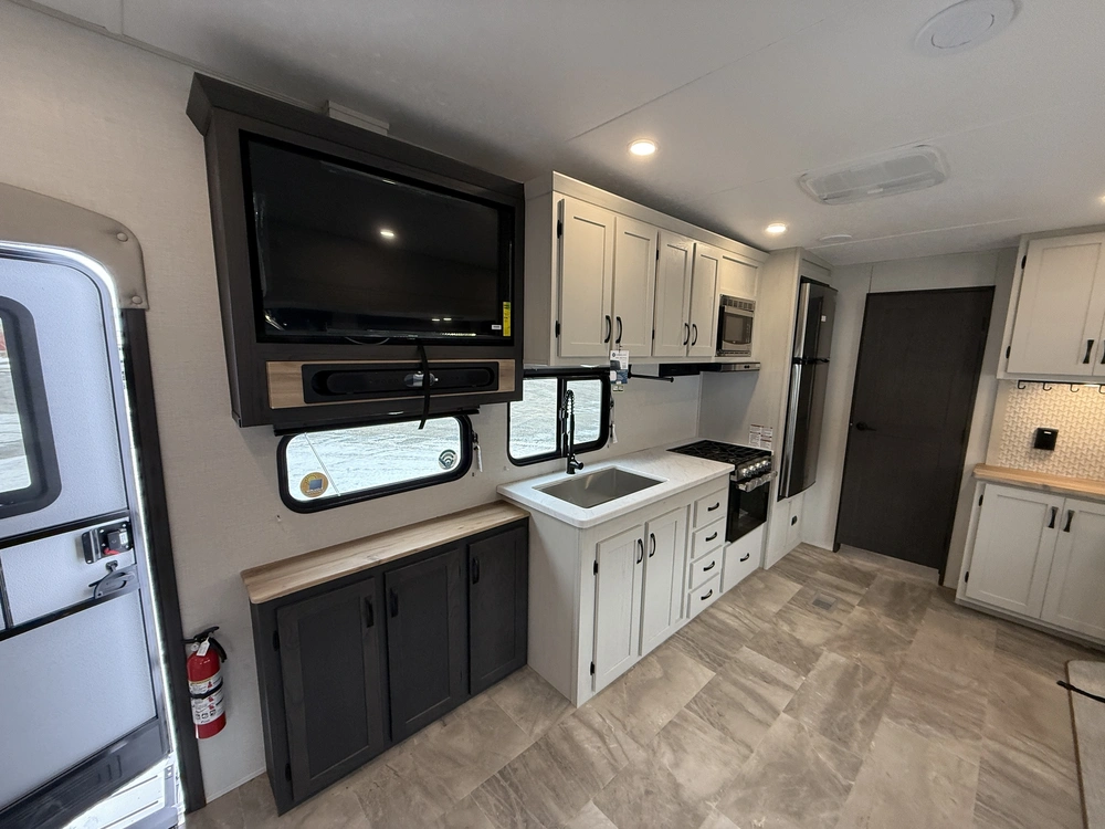 Chaparral 368tbh 2025 alt