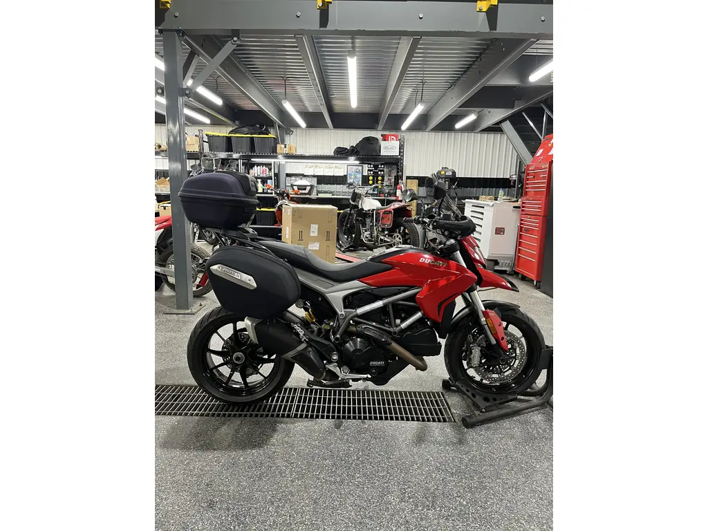 2014 Ducati HYPERSTRADA 821