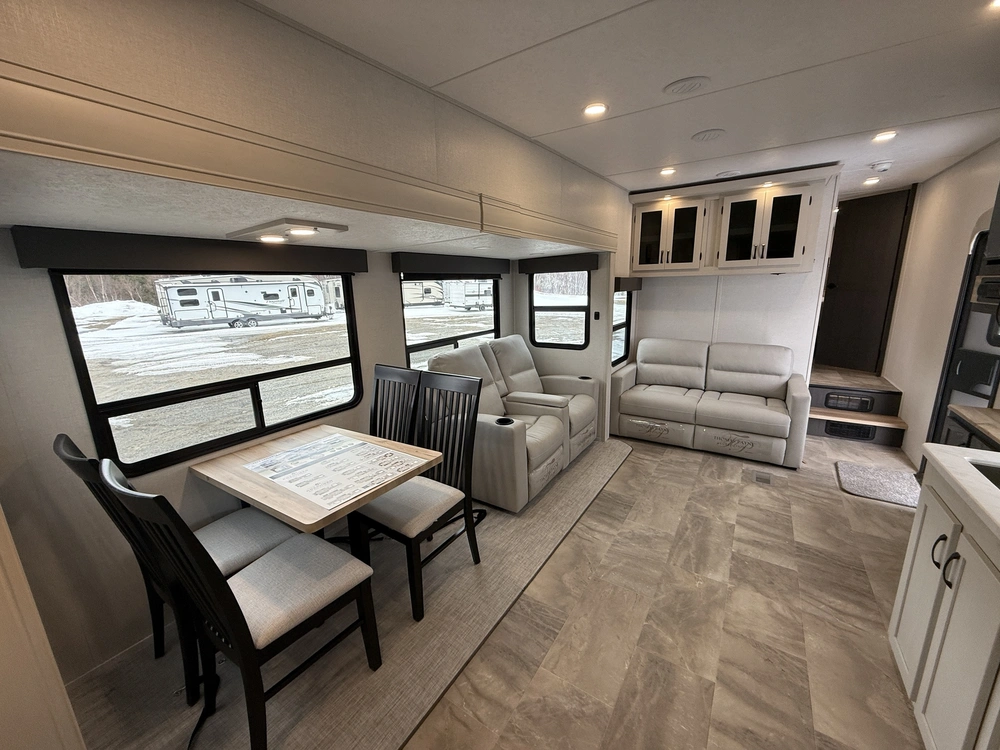 Chaparral 368tbh 2025 alt