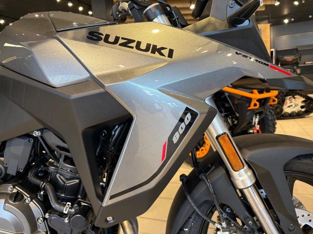 Suzuki V-strom 800 Touring Kit 2025 alt