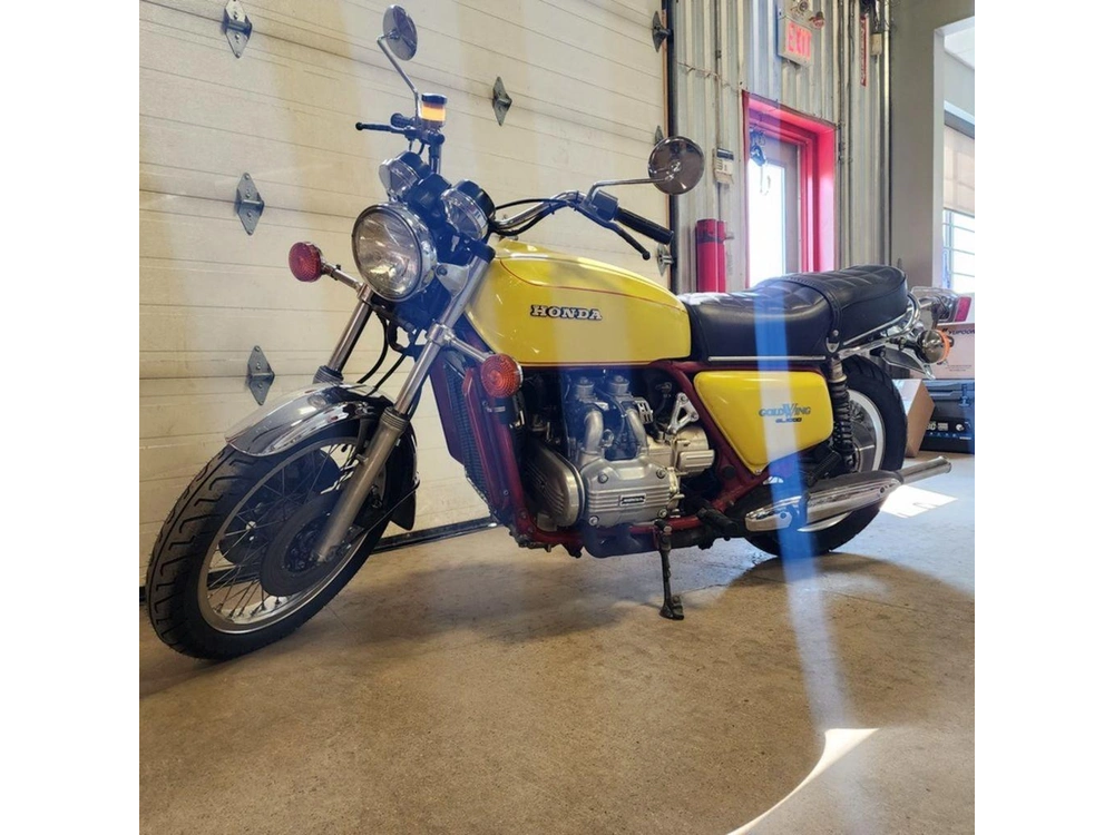 1976 Honda Goldwing alt