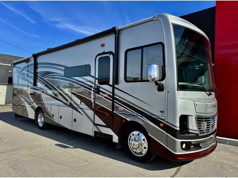 2023 Holiday Rambler Vacationer 33C | F-53 V8 7.3 350HP