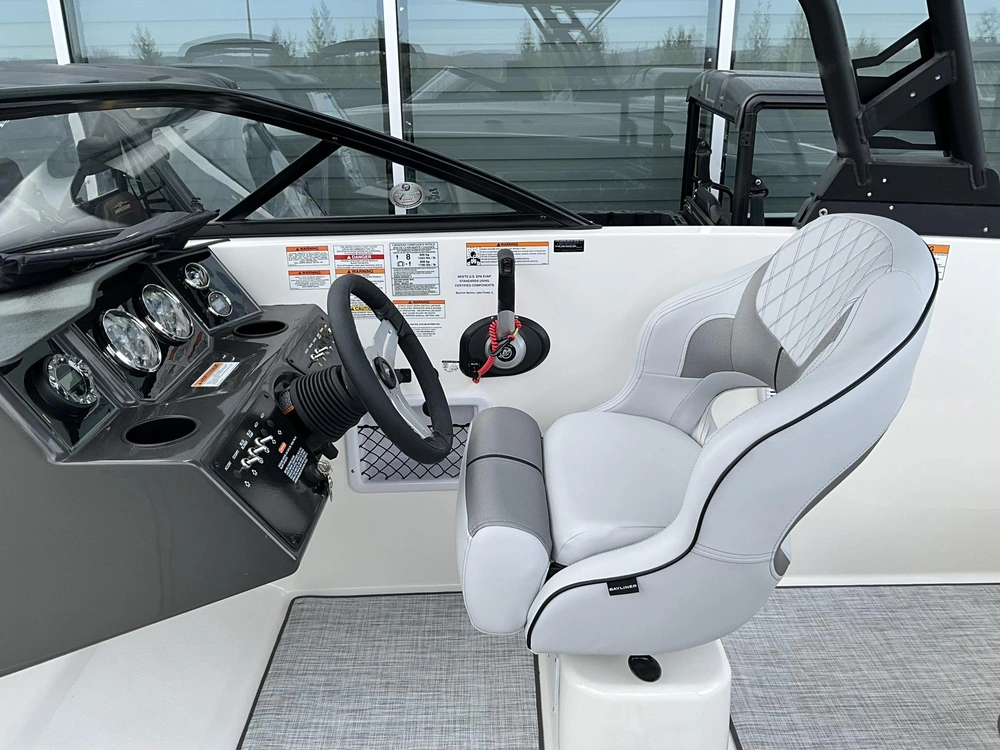Bayliner Vr5 2025 alt
