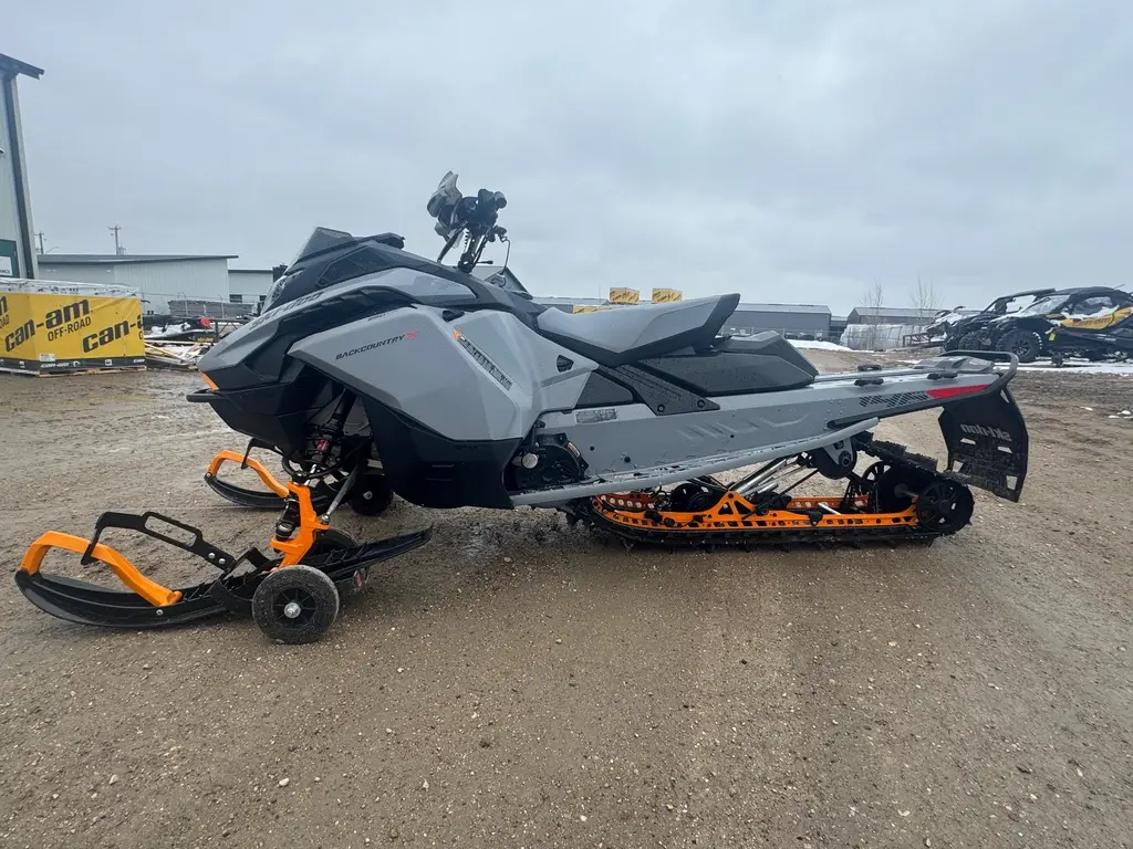 2025 Ski-Doo BACKCOUNTRY X 850