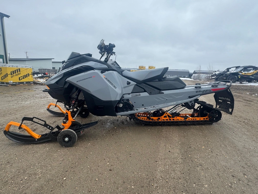 2025 Ski-doo Backcountry X 850 alt