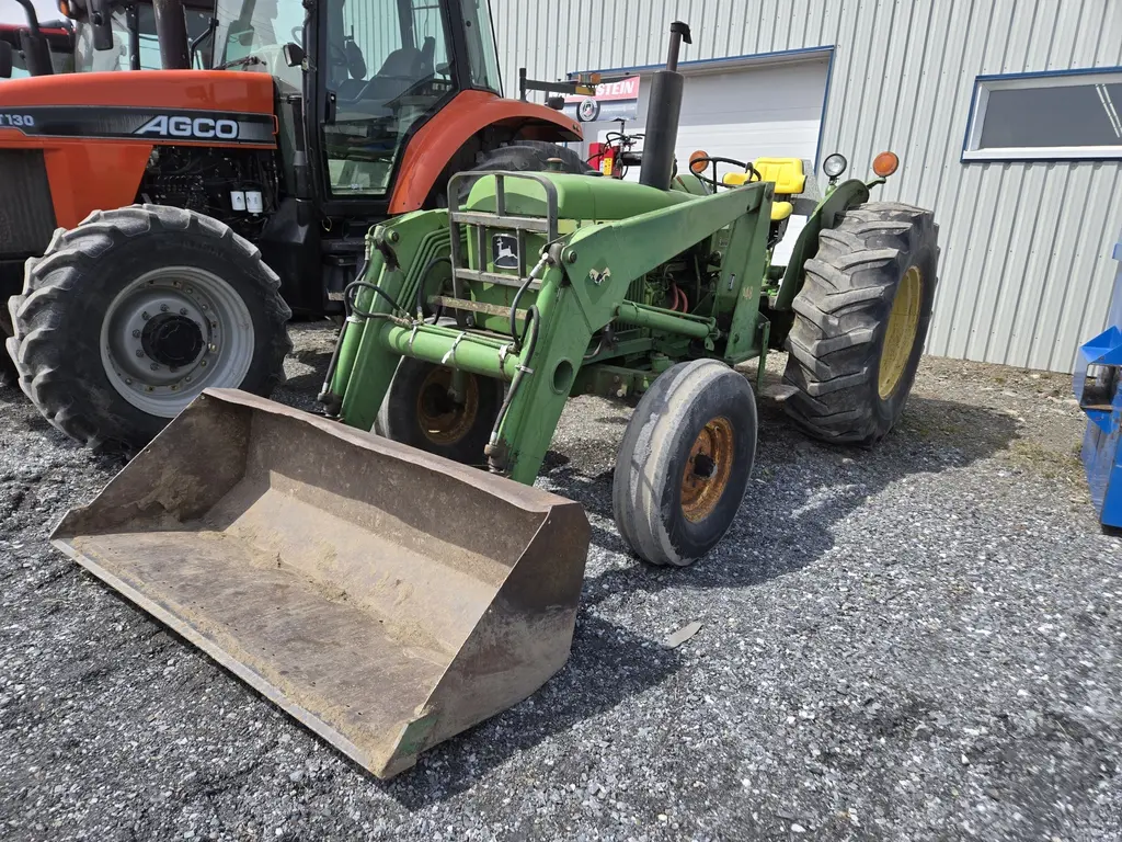 John Deere 2130 1976