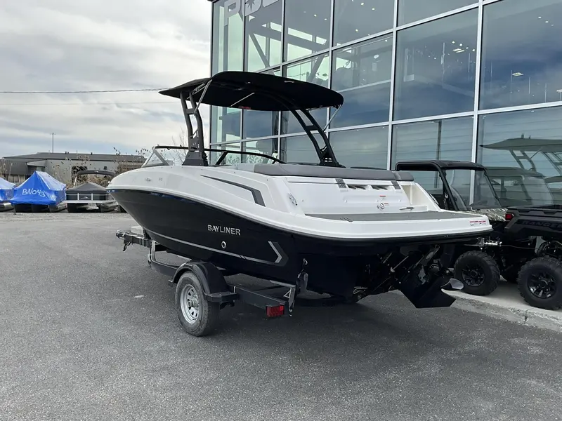 2025 Bayliner VR5