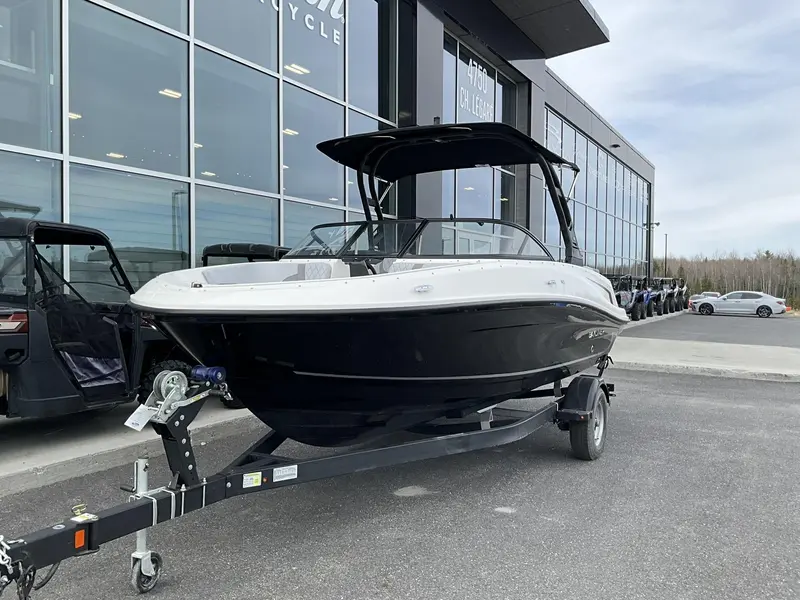 2025 Bayliner VR5