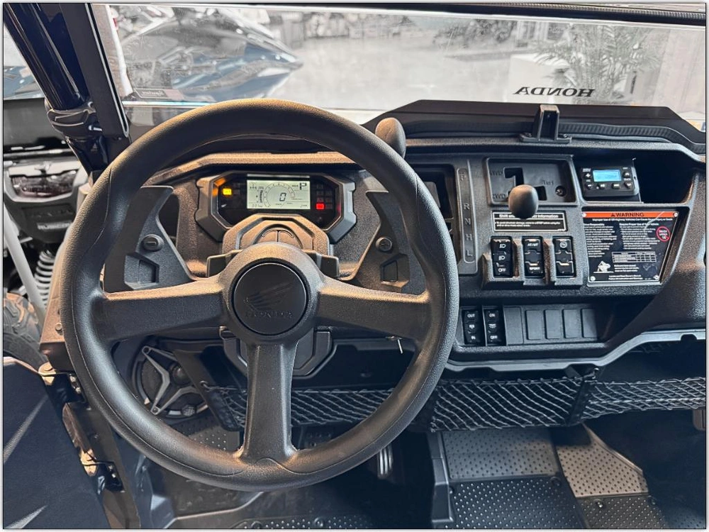 2025 Honda Pioneer 1000-5p Trail Se Demo Unit! alt