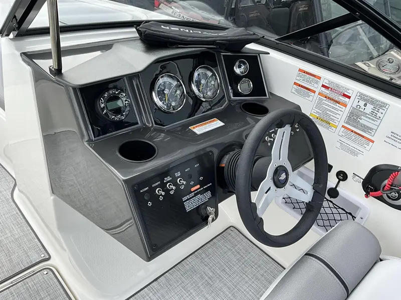 2025 Bayliner VR5