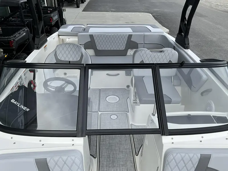 2025 Bayliner VR5