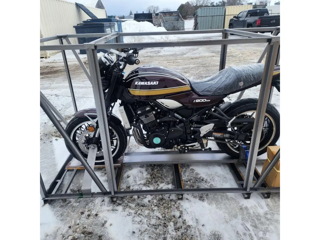 2025 Kawasaki Z900RS 