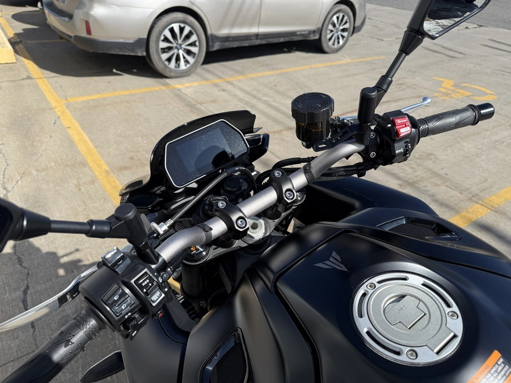 2025 Yamaha Mt-10 alt