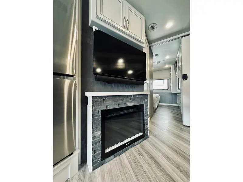 2023 Holiday Rambler Vacationer 33C | F-53 V8 7.3 350HP