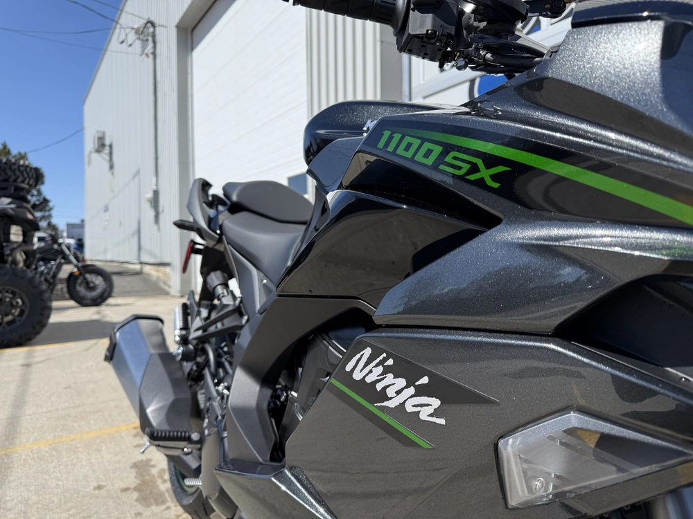 Kawasaki Ninja 1100sx 2025 alt