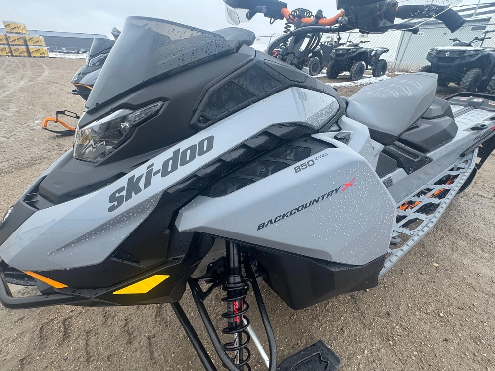 2025 Ski-doo Backcountry X 850 alt