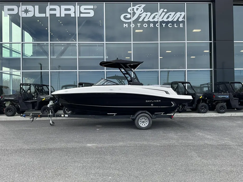2025 Bayliner VR5 4 050$ de réduction, jusqu'au 31-05-25