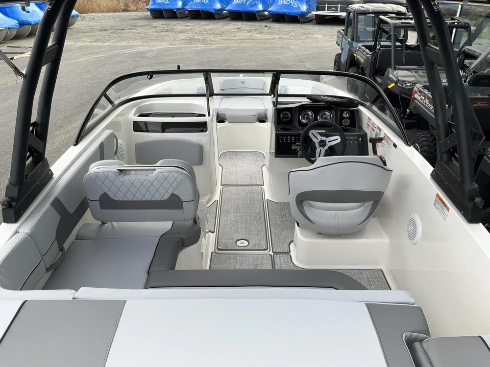 Bayliner Vr5 2025 alt