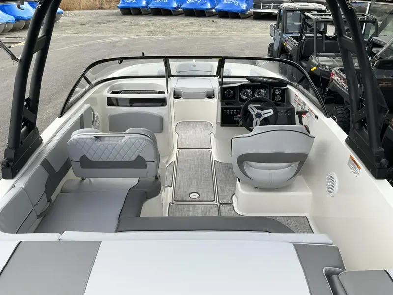 2025 Bayliner VR5