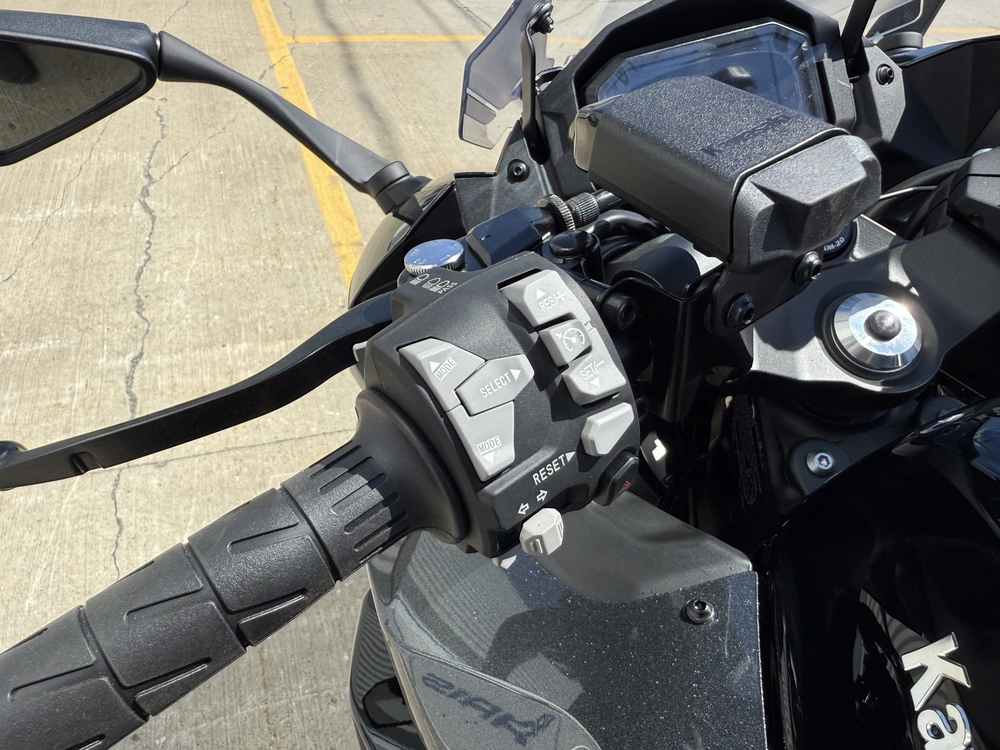 Kawasaki Ninja 1100sx 2025 alt