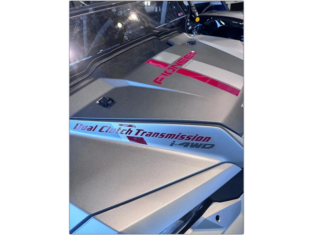 2025 Honda Pioneer 1000-5p Trail Se Demo Unit! alt