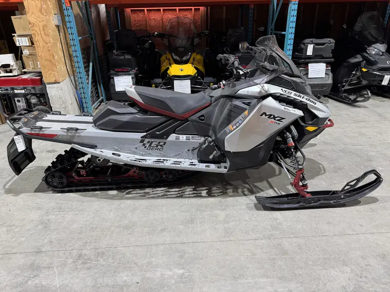 2024 Ski-Doo mxz xrs 850 / 137