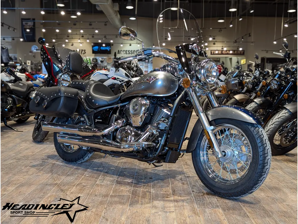 2025 Kawasaki Vulcan 900 Classic LT // Metallic Ocean Blue/Metallic Moondust Gray 