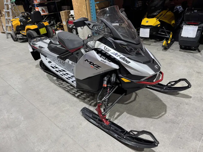 2024 Ski-Doo mxz xrs 850 / 137